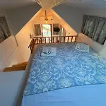 Дом отдыха Tiny House In Altinkum, 100 M From The Sea Дидим