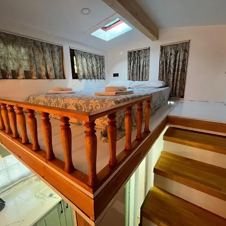 Tiny House In Altinkum, 100 M From The Sea *